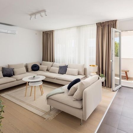 Apartment Nova 4* Dugi Rat Ngoại thất bức ảnh