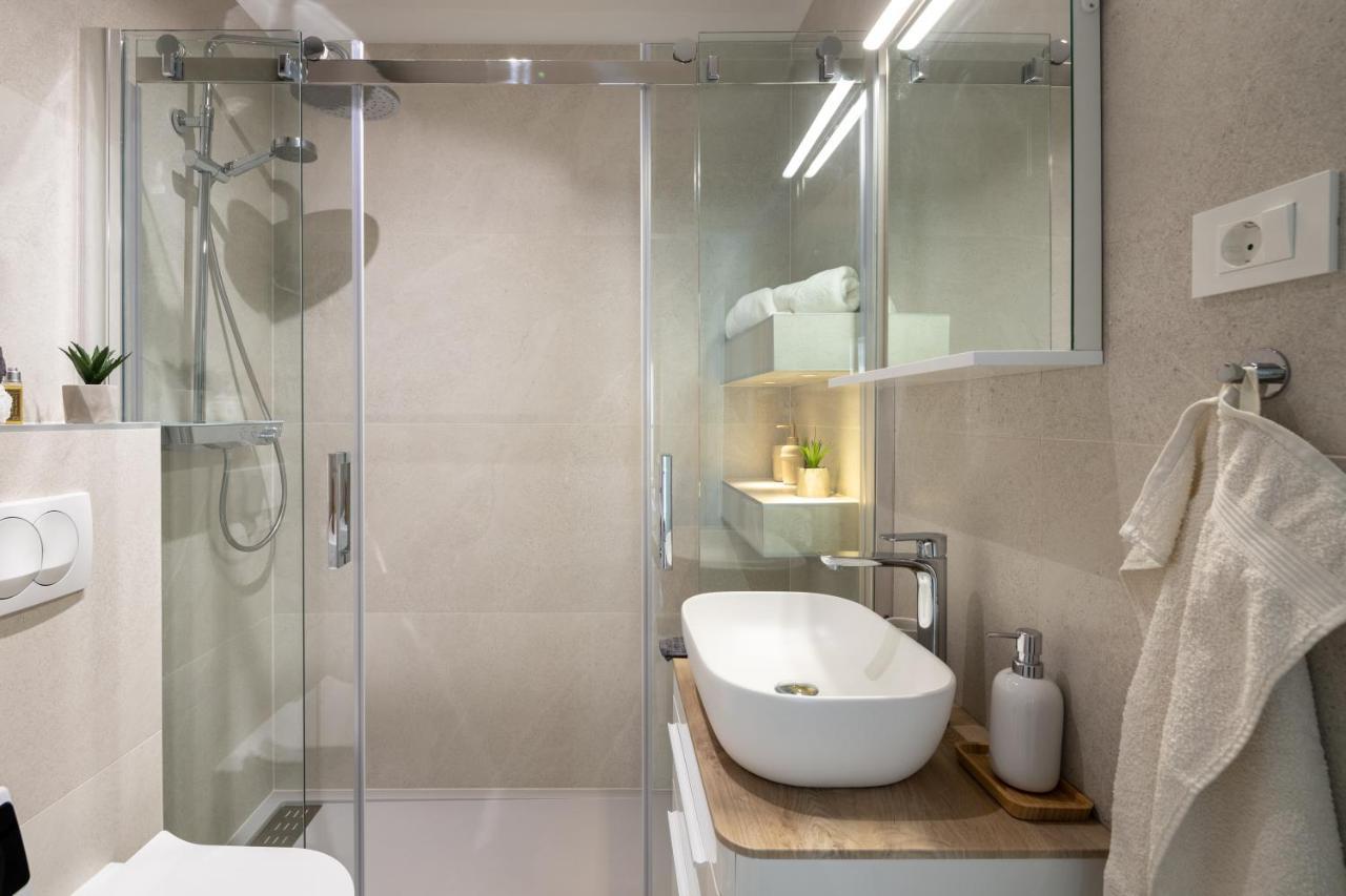 Apartment Nova 4* Dugi Rat Ngoại thất bức ảnh