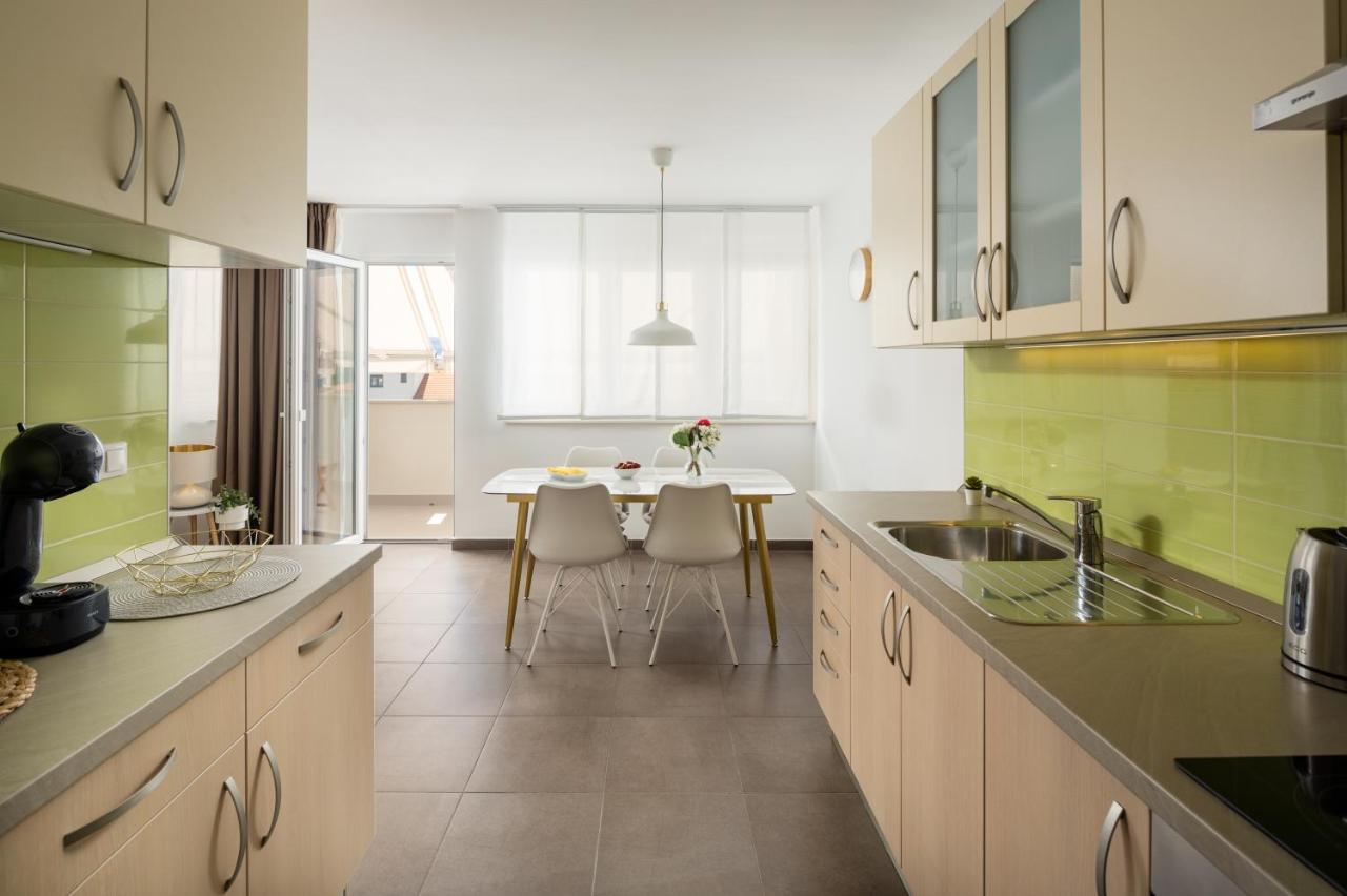 Apartment Nova 4* Dugi Rat Ngoại thất bức ảnh