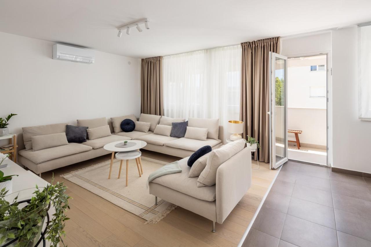 Apartment Nova 4* Dugi Rat Ngoại thất bức ảnh