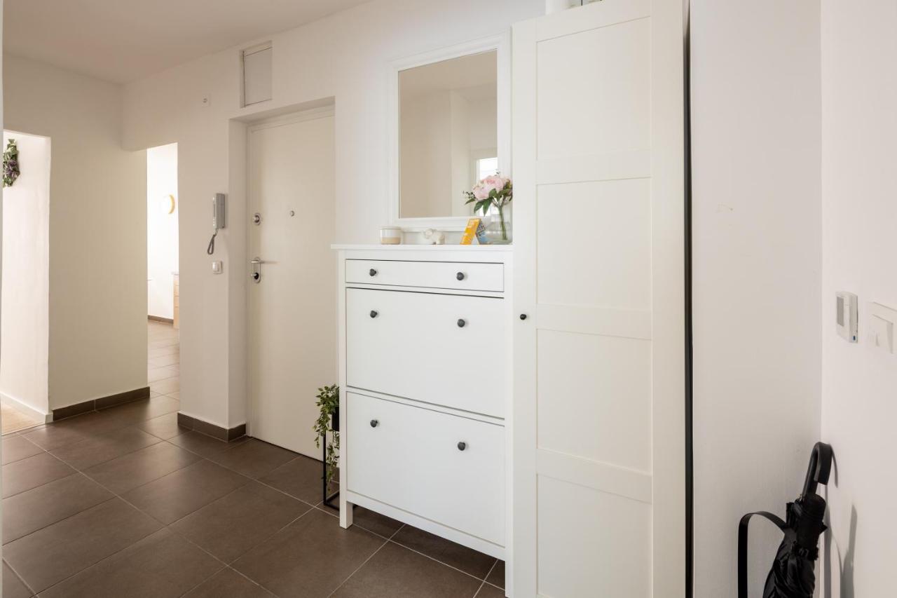 Apartment Nova 4* Dugi Rat Ngoại thất bức ảnh