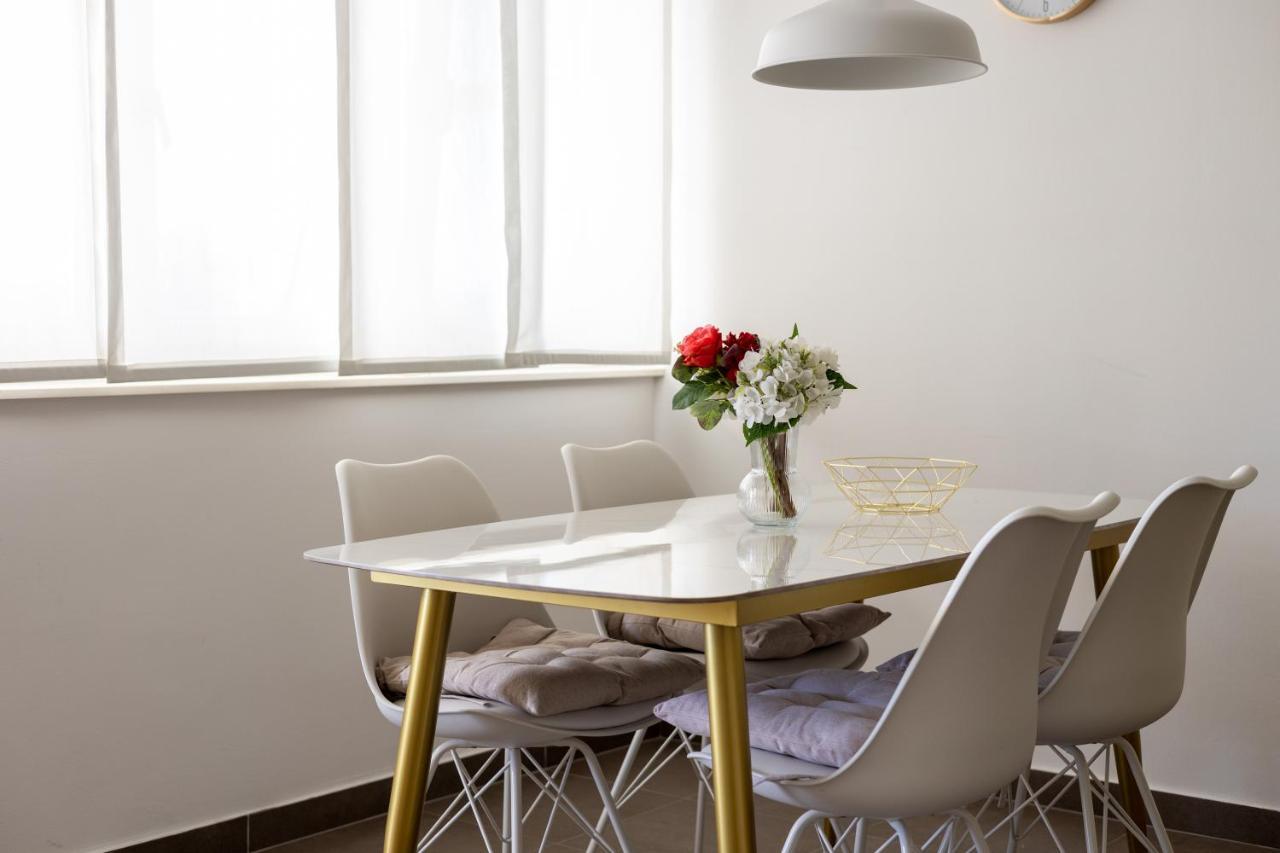 Apartment Nova 4* Dugi Rat Ngoại thất bức ảnh