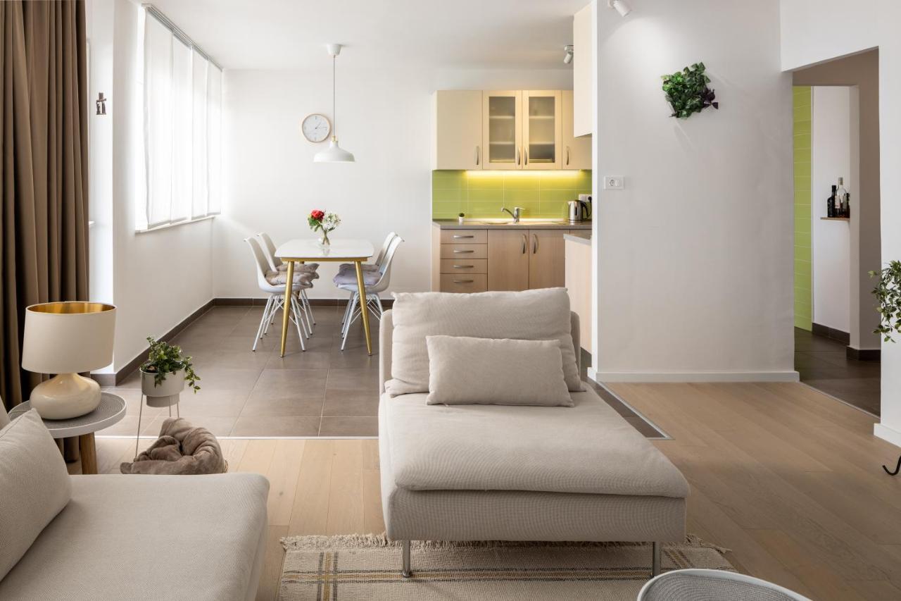 Apartment Nova 4* Dugi Rat Ngoại thất bức ảnh